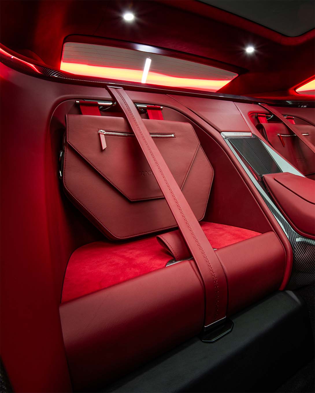 Amaris_RearSeat4x5